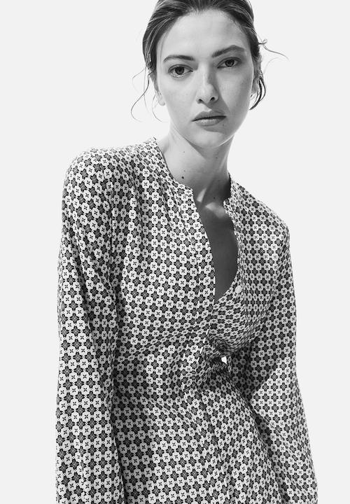 H&M - Tie-belt dress - cream/patterned