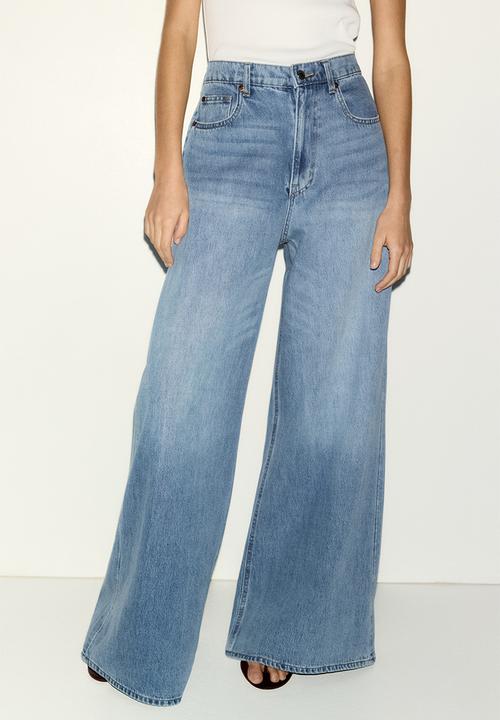 H&M - Super wide high waist jeans - light denim blue