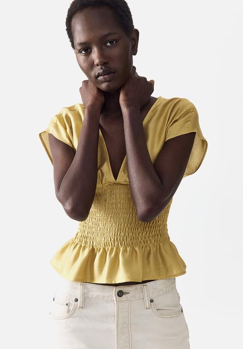 H&M - Smocked top - dusty yellow