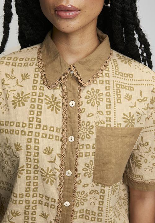 MANDI - Allover Button Through Printed Shirt With Contrast Placket And Sleeve Hem - Beige