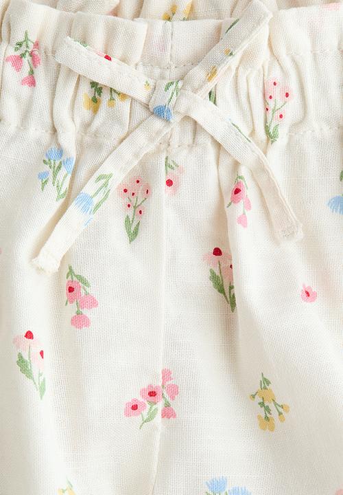 H&M - Paper bag shorts - cream/floral