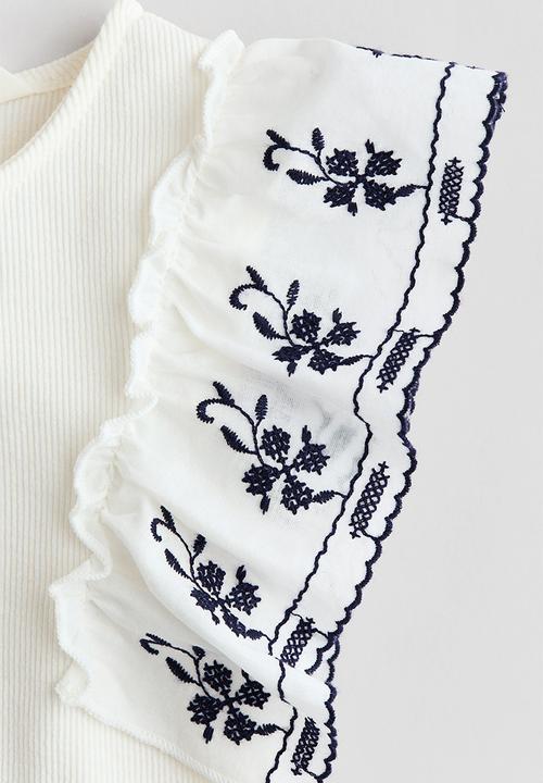 H&M - Frill-trimmed top - white/navy blue