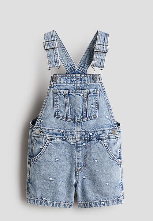 H&M - Embroidered denim dungaree shorts - light denim blue/hearts