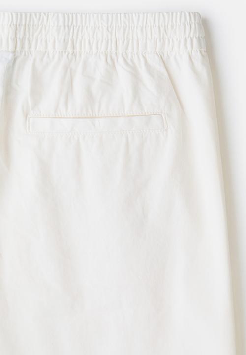 H&M - Relaxed fit cotton shorts - white