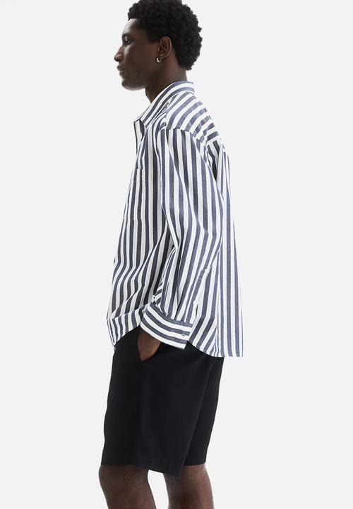 H&M - Relaxed fit linen-blend shorts - black