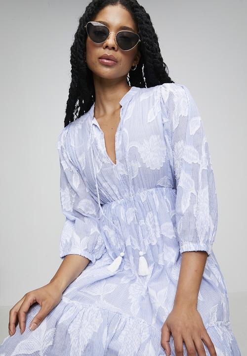 Izabel London - 3/3 Sleeve With Elastic Key Hole With Tie Neck Midi Dress - Blue