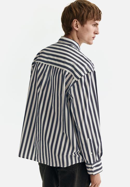 H&M - Relaxed fit poplin shirt - dark blue/striped