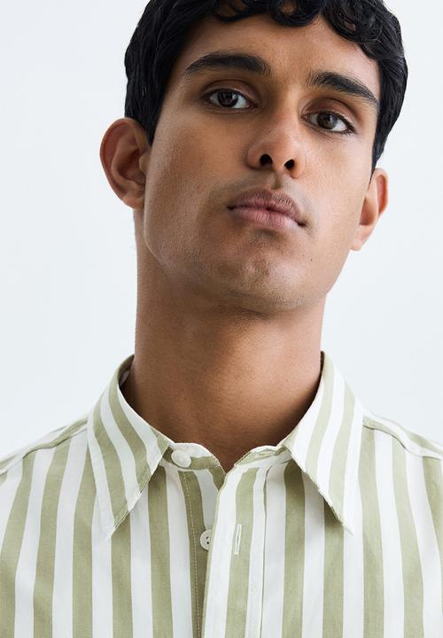 H&M - Relaxed fit poplin shirt - dusty green/striped