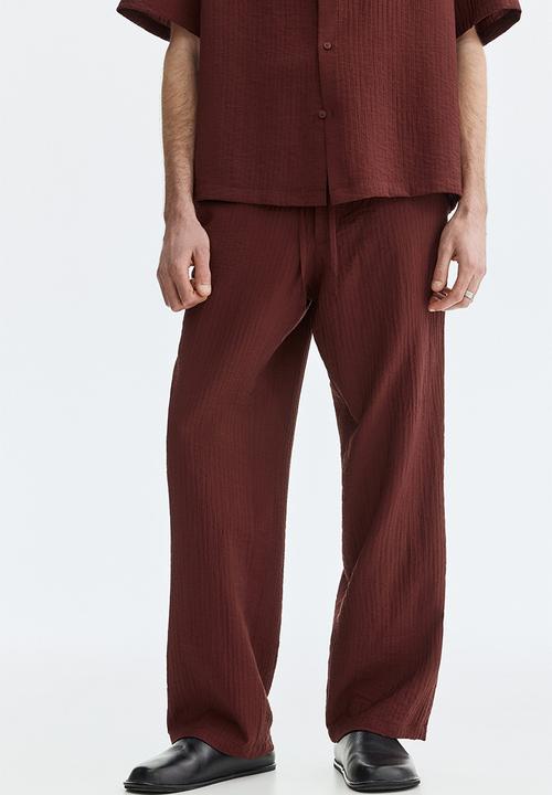 H&M - Relaxed fit textured trousers - burgundy