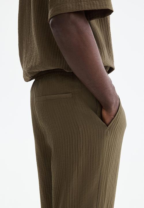 H&M - Relaxed fit textured trousers - khaki green