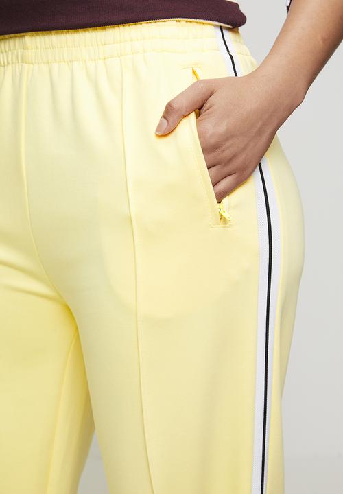 Stella Morgan - Pull On Elasticated Straight Leg Jogger With Side Tape Detail - Yellow