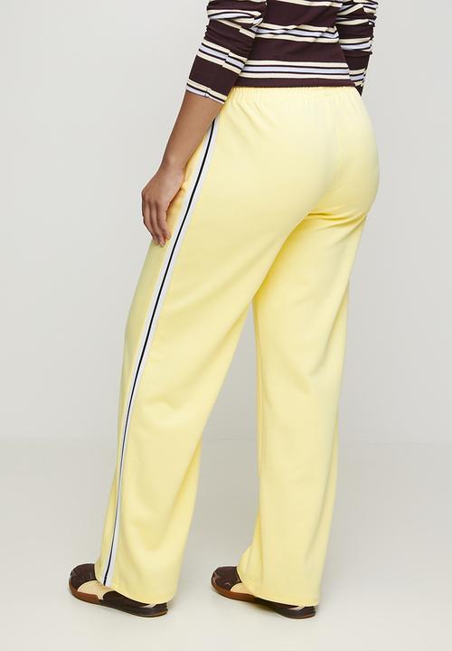 Stella Morgan - Pull On Elasticated Straight Leg Jogger With Side Tape Detail - Yellow