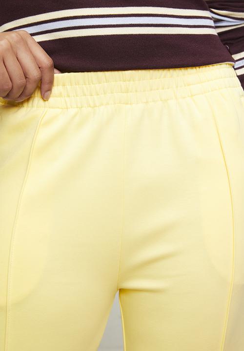 Stella Morgan - Pull On Elasticated Straight Leg Jogger With Side Tape Detail - Yellow