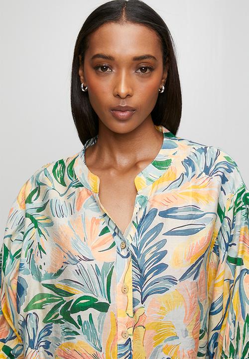 Stella Morgan - Half Sleeve Batwing Sheer Button Through Shirt With Centre Back Button Detail - Multi Blue