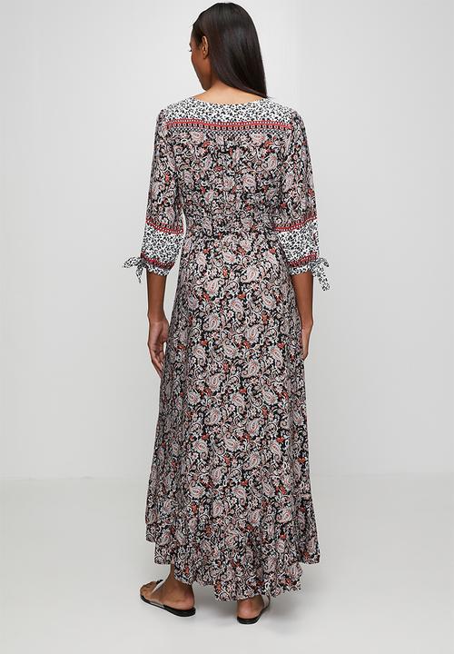 Izabel London - 3/4 Sleeve With Tie V-Neck A-Line Maxi Dress With Contrast Print In Key Areas  - Multi Black