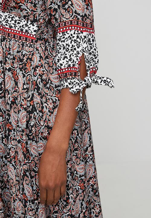 Izabel London - 3/4 Sleeve With Tie V-Neck A-Line Maxi Dress With Contrast Print In Key Areas  - Multi Black