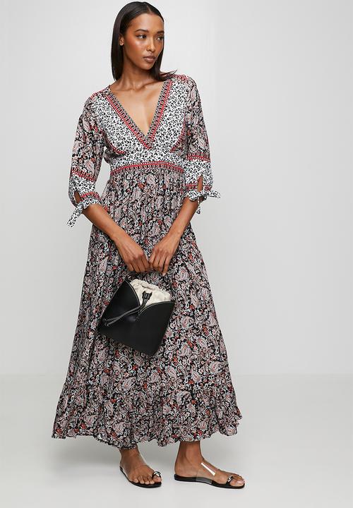 Izabel London - 3/4 Sleeve With Tie V-Neck A-Line Maxi Dress With Contrast Print In Key Areas  - Multi Black