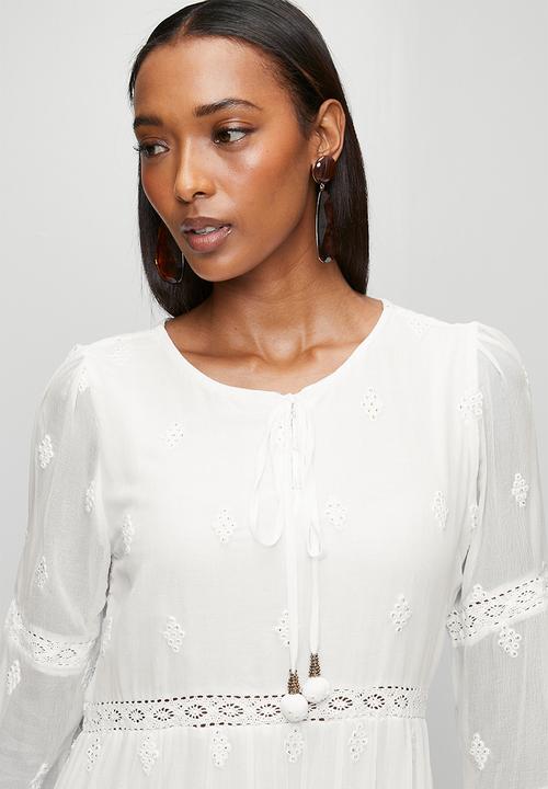 Izabel London - L/S With Bell 3 Button A-Line Tiered Dress With Crochet Detailing - White