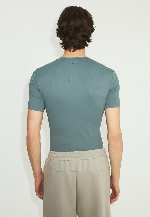 H&M - Muscle fit sports top with drymove - dusty green