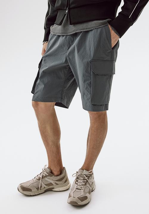 H&M - Regular fit cargo shorts - dark grey