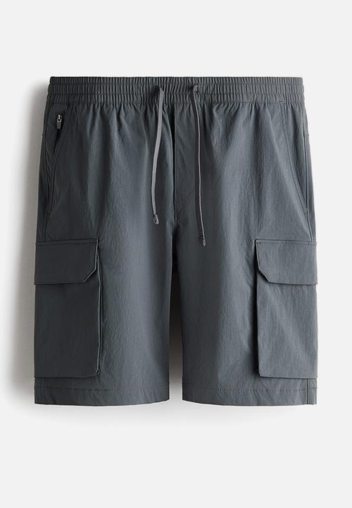 H&M - Regular fit cargo shorts - dark grey