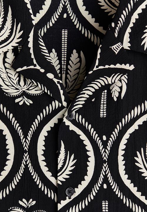 H&M - Relaxed fit resort shirt - black/patterned