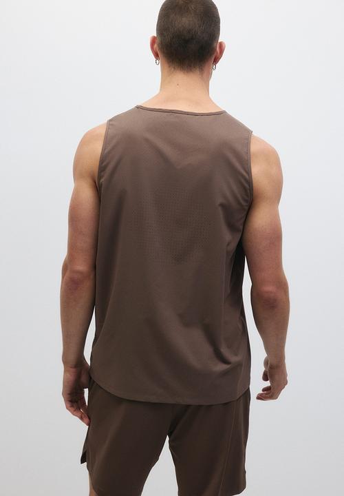 H&M - Regular fit sports vest top with drymove? - brown