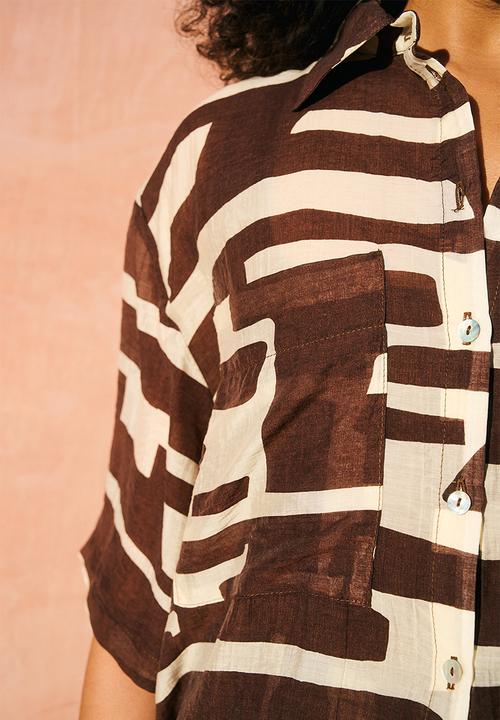 Me&B - Plus Oversized Shirt Patch Pockets - Choc/Bananaprint