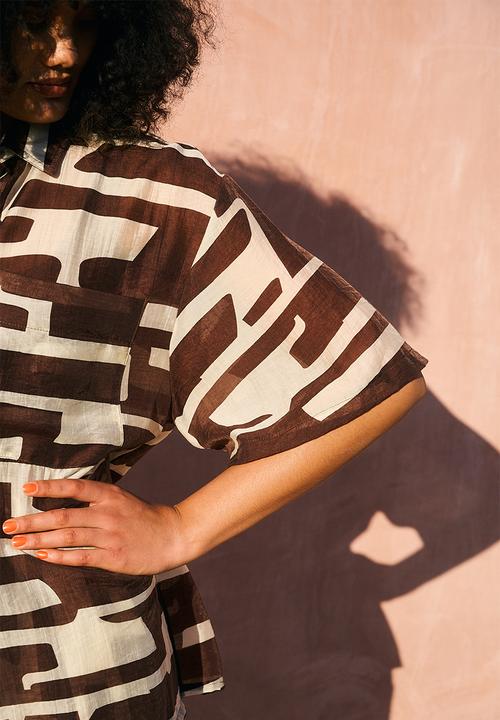 Me&B - Plus Oversized Shirt Patch Pockets - Choc/Bananaprint