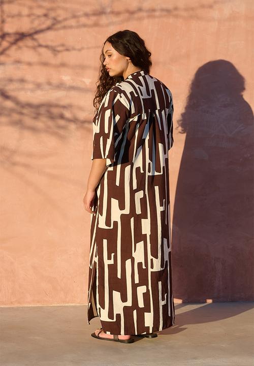 Me&B - Plus Bib Front Tunic Maxi Dress - Choc/BananaPrint