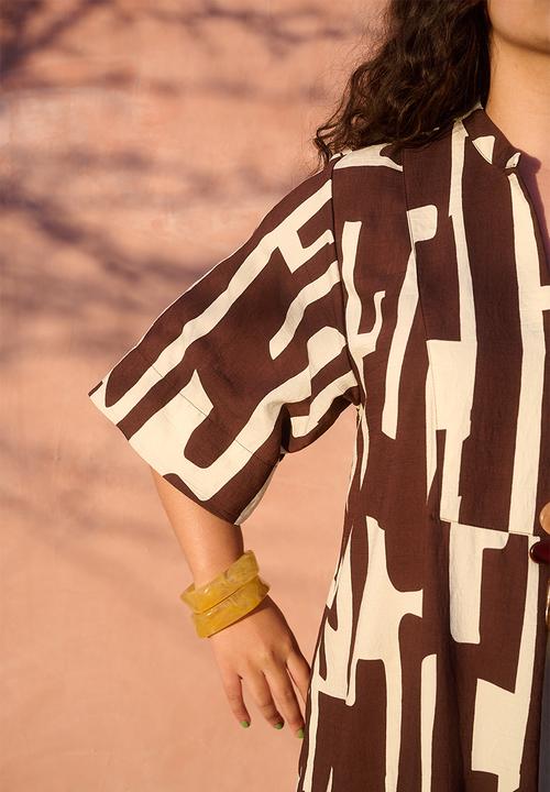 Me&B - Plus Bib Front Tunic Maxi Dress - Choc/BananaPrint