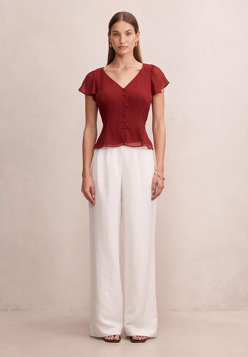 Forever New - Pippa flutter sleeve blouse in pomegranate red