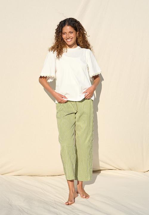 Me&B - Daisy Trim Flared Sleeve Tee - Milk