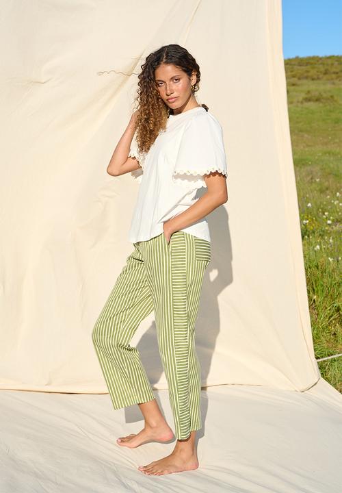 Me&B - Daisy Trim Flared Sleeve Tee - Milk
