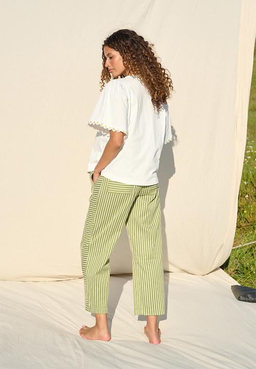 Me&B - Daisy Trim Flared Sleeve Tee - Milk