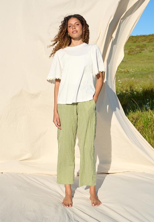Me&B - Daisy Trim Flared Sleeve Tee - Milk