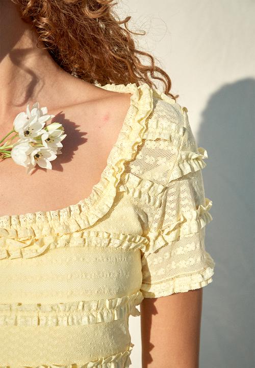 Me&B - Square Neck Banana Lace Frill Fitted Tee - Yellow