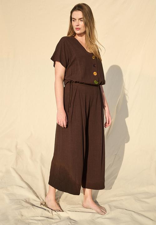 Me&B - Plus Perpex Button Detail Dolman Sleeve Top  - Dark choc
