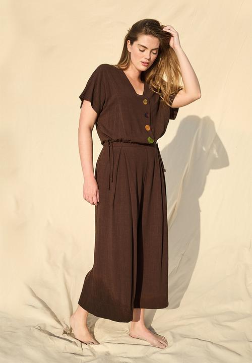 Me&B - Plus Perpex Button Detail Dolman Sleeve Top  - Dark choc