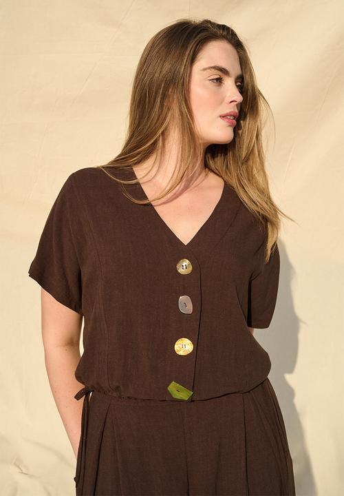 Me&B - Plus Perpex Button Detail Dolman Sleeve Top  - Dark choc