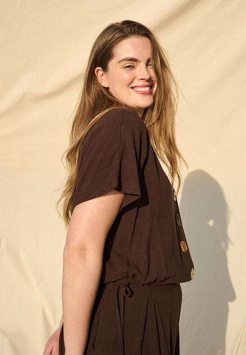 Me&B - Plus Perpex Button Detail Dolman Sleeve Top  - Dark choc