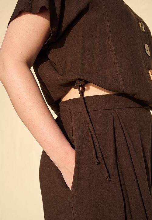 Me&B - Plus Perpex Button Detail Dolman Sleeve Top  - Dark choc