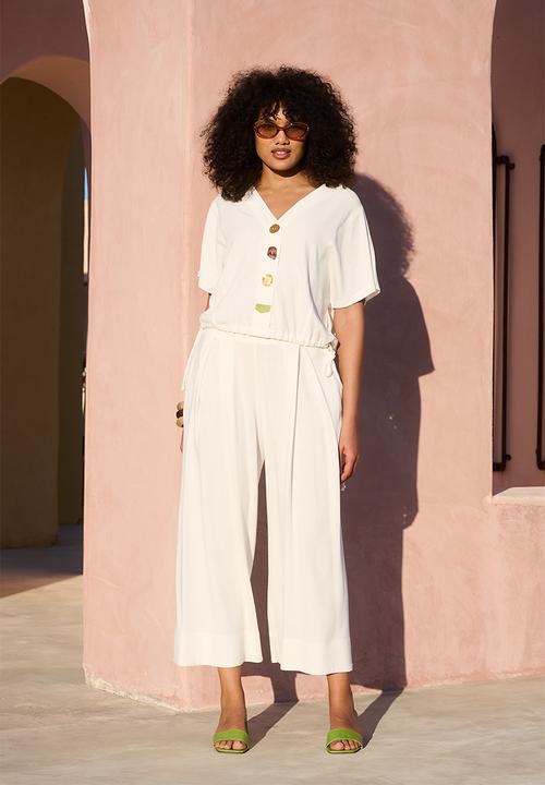 Me&B - Plus Perspex Button Detail Dolman Sleeve Top - Milk