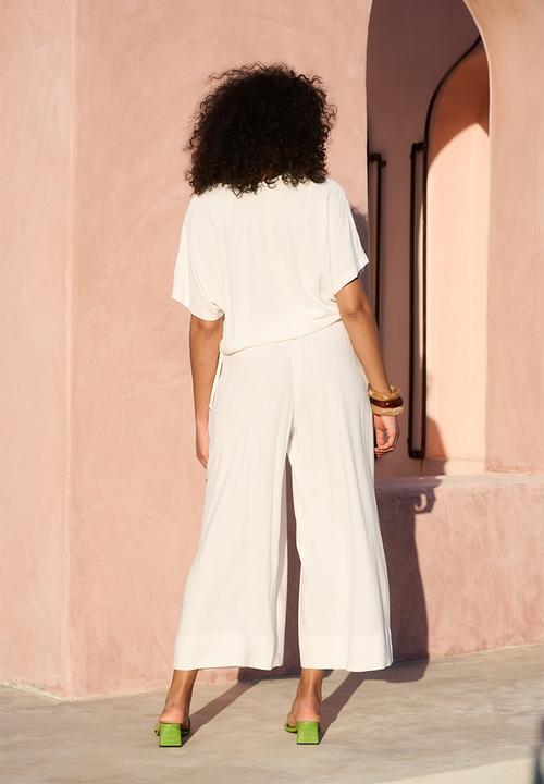Me&B - Plus Perspex Button Detail Dolman Sleeve Top - Milk