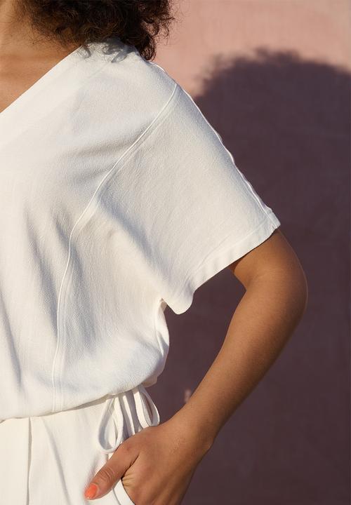 Me&B - Plus Perspex Button Detail Dolman Sleeve Top - Milk