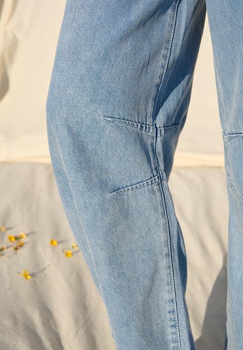 Me&B - Plus Lyocell Barrel Jeans - Bleached Wash