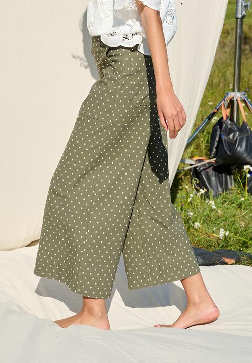 Me&B - Plus Bengaline Wide Leg Crop Pant - Green
