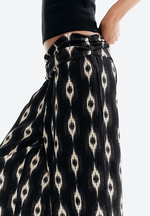 H&M - Wide gathered-waist trousers - black/patterned