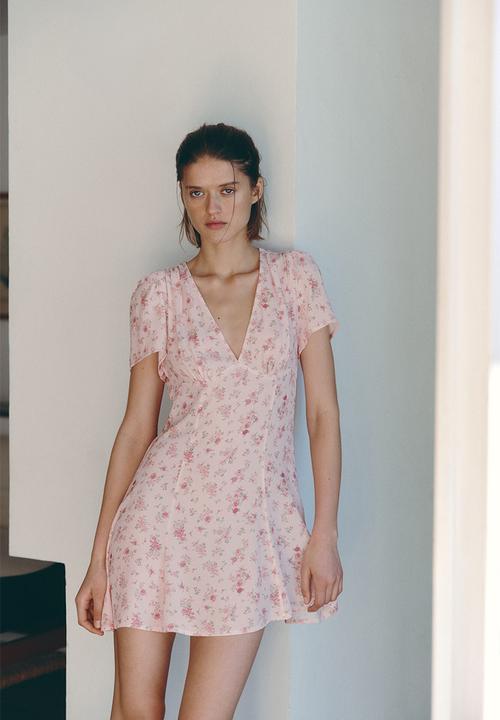 H&M - Flared-skirt viscose dress - light pink/floral