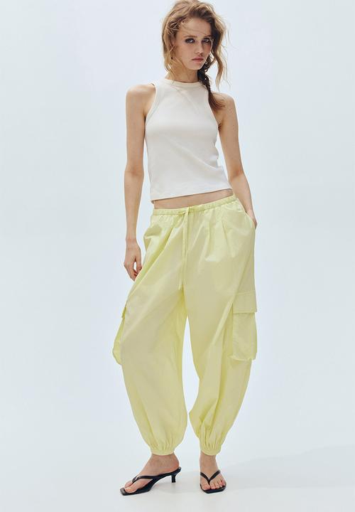 H&M - Balloon cargo trousers - light yellow-green